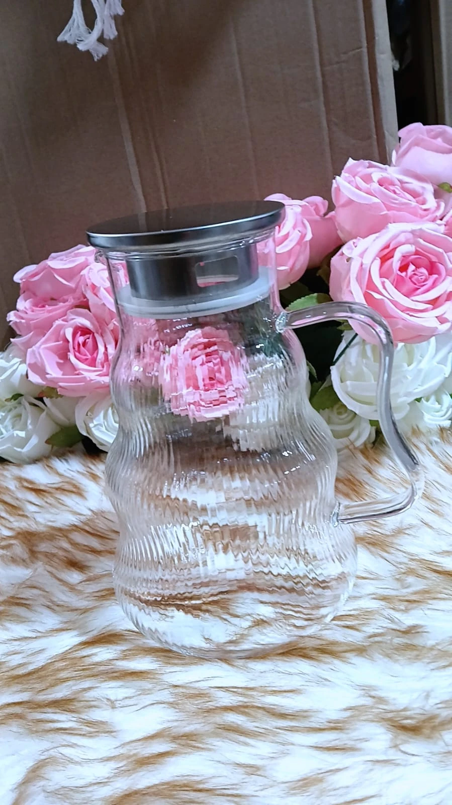 ابريق زجاج بتصميم رائع